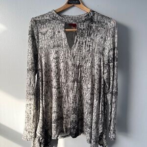 Jennifer lopez Keyhole Handkerchief hem tee